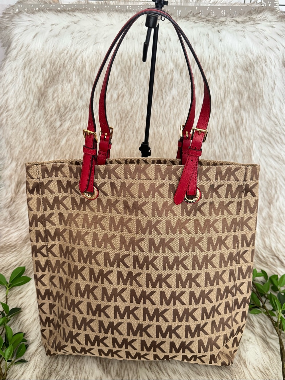 Michael Kors Jet Set Tote Bag